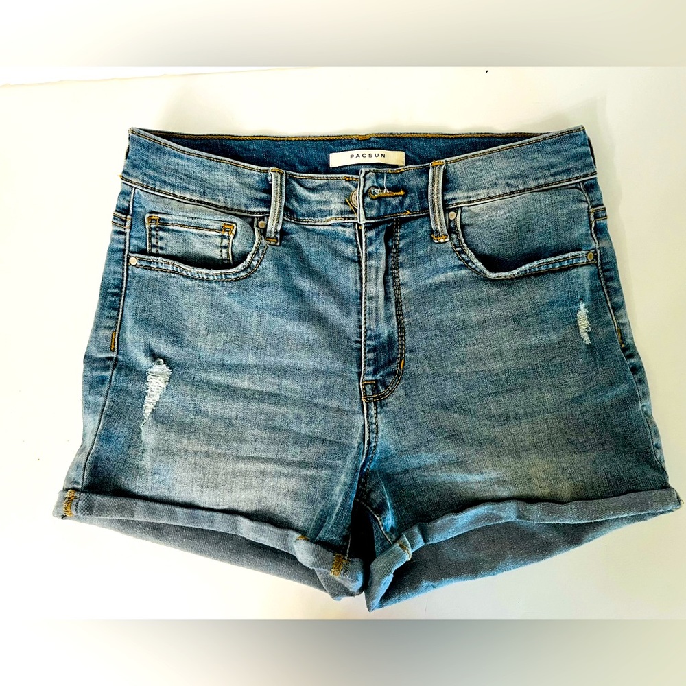 PacSun Women's jean shorts. Size 27